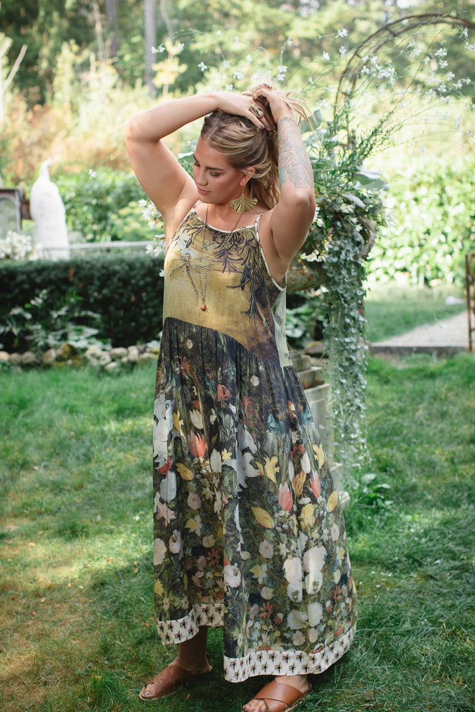 I Dream in Flowers Bohéme Slip Dress With Bees