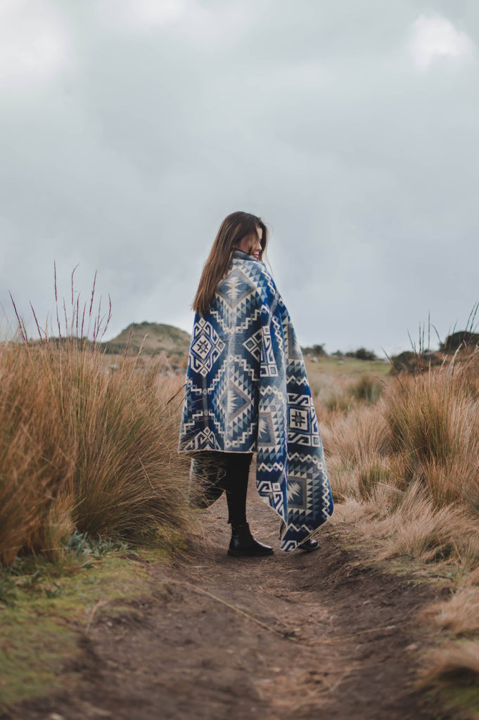 Epera Blanket - Blue Scale